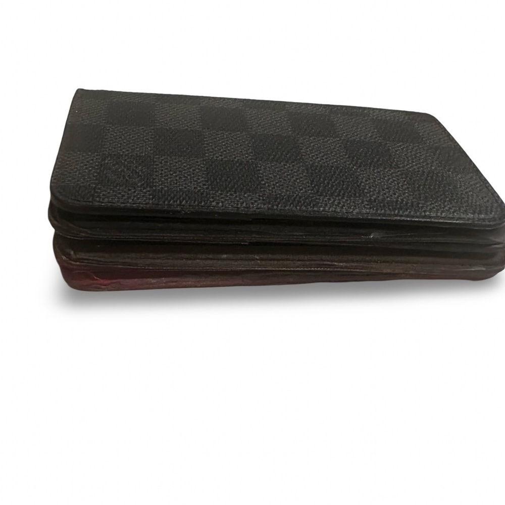 🔥 LOUIS VUITTON IPHONE CASE LOT 🔥 (Retail $995+ Value!) – NEW + PRE-OWNE… - Picture 7 of 9